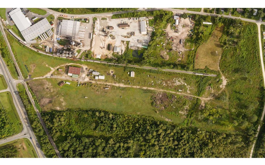 Photo of 1539 NW Main Blvd, Lake City, FL 32055 (MLS # 124539)