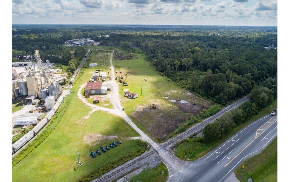 Photo of 1539 NW Main Blvd, Lake City, FL 32055 (MLS # 124539)