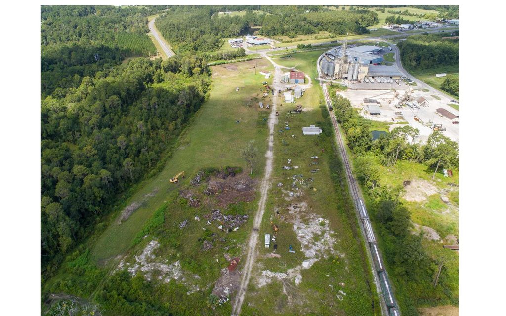 Photo of 1539 NW Main Blvd, Lake City, FL 32055 (MLS # 124539)