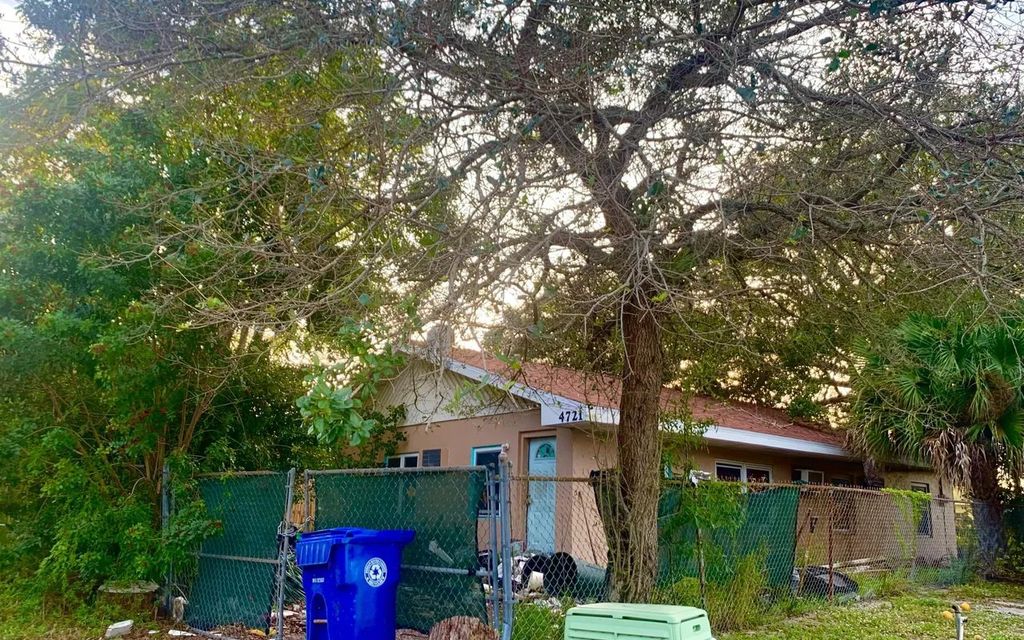 Photo of 4721 28th Ct, Other, FL 32967 (MLS # 130952)