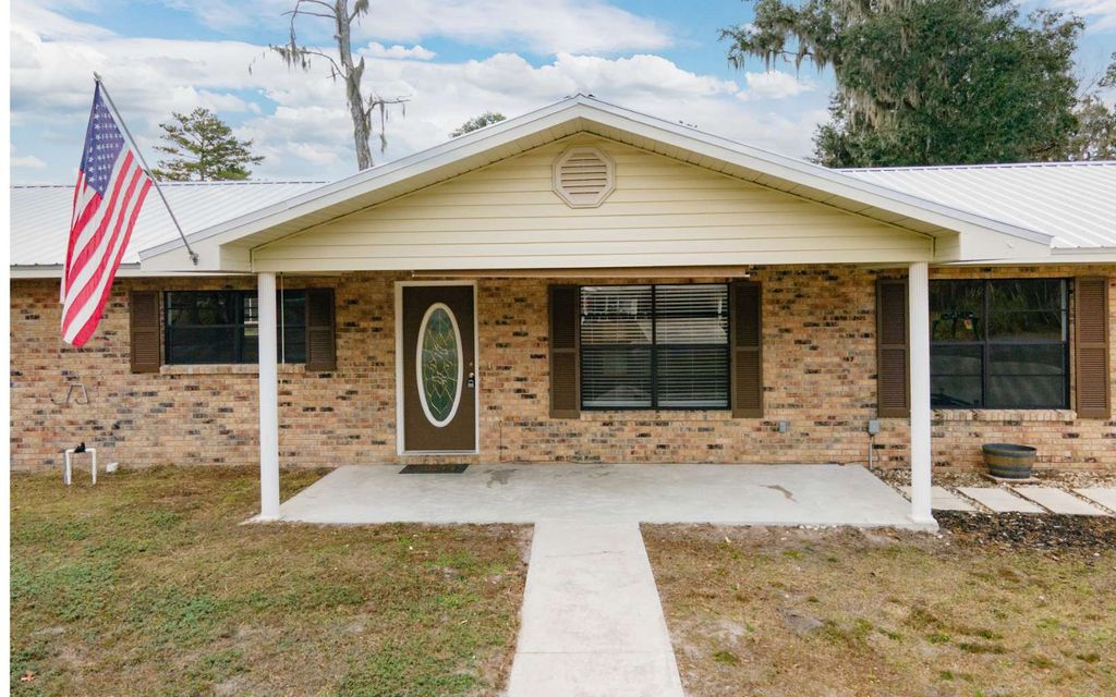 Photo of 224 SE Cheyenne Ct, Lake City, FL 32025 (MLS # 129621)