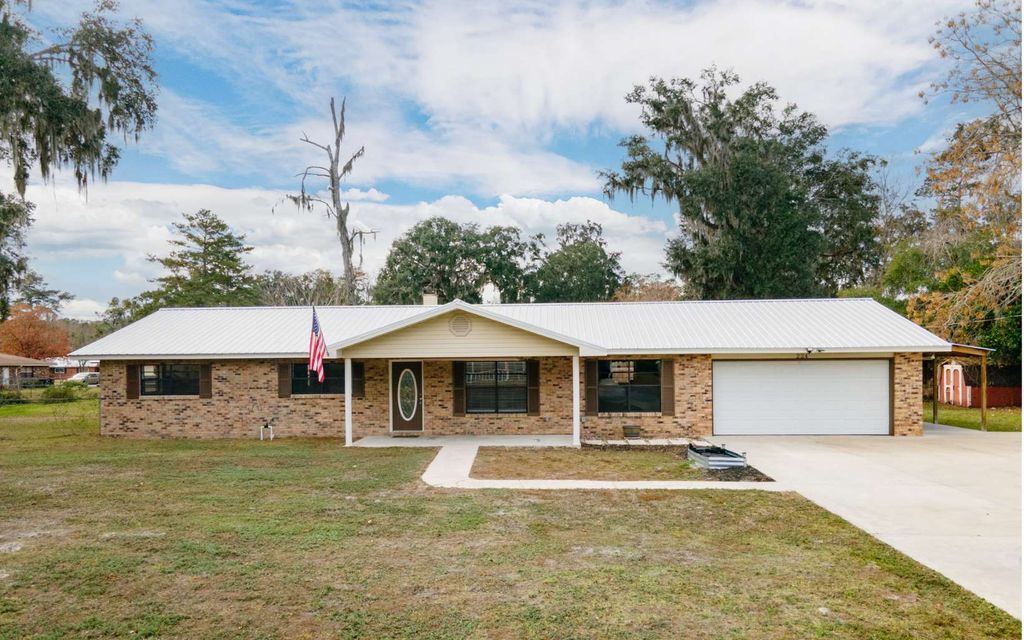 Photo of 224 SE Cheyenne Ct, Lake City, FL 32025 (MLS # 129621)