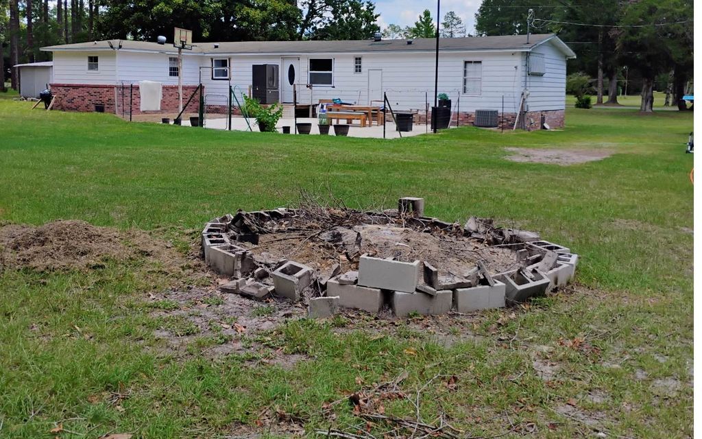Photo of 588 SW Walter Ave, Lake City, FL 32024 (MLS # 127590)