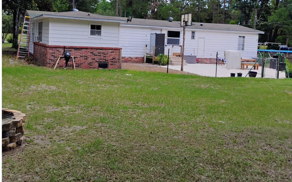 Photo of 588 SW Walter Ave, Lake City, FL 32024 (MLS # 127590)
