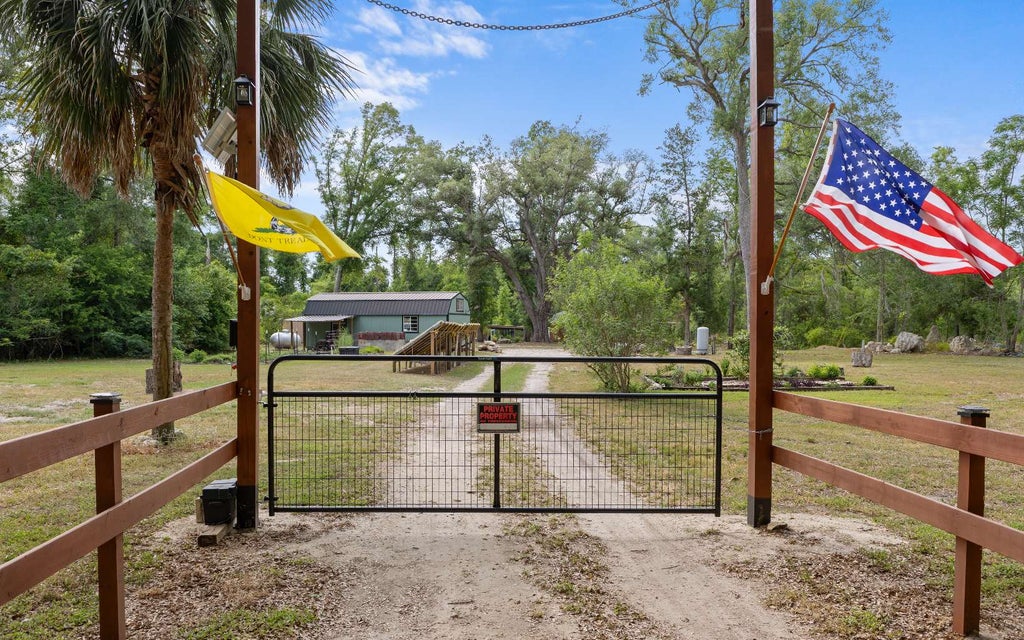 Photo of 365 NW County Road 292, Mayo, FL 32066 (MLS # 131313)