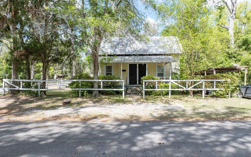 Photo of 220 SW Green Ave, Live Oak, FL 32064 (MLS # 130989)