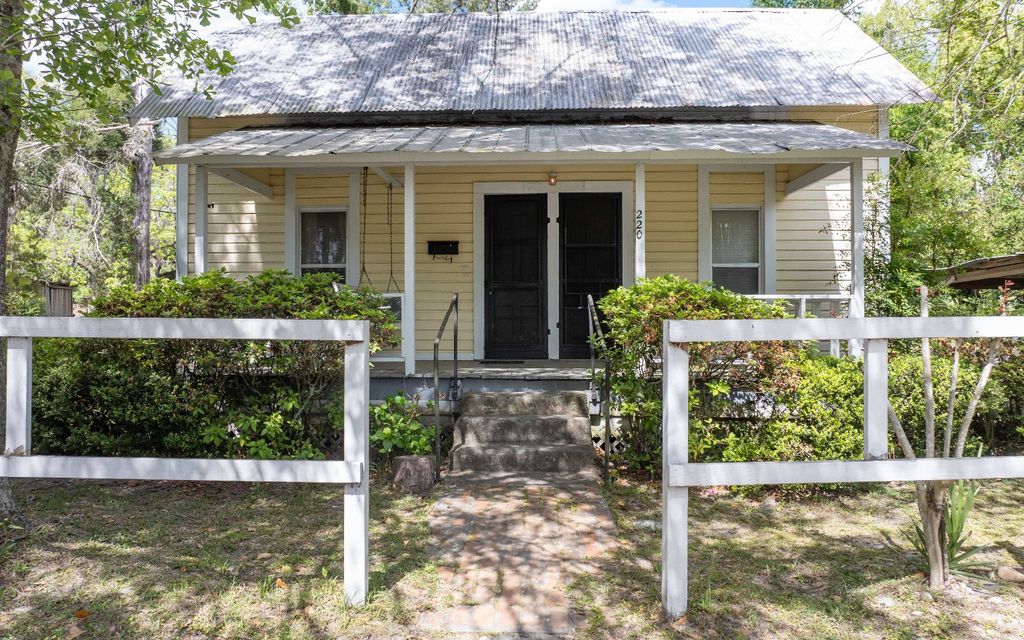 Photo of 220 SW Green Ave, Live Oak, FL 32064 (MLS # 130989)