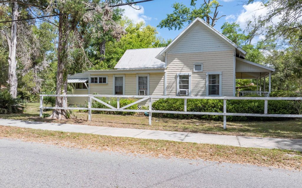 Photo of 220 SW Green Ave, Live Oak, FL 32064 (MLS # 130989)