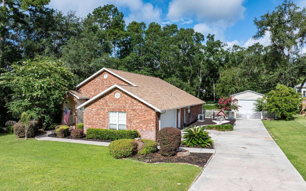 Photo of 136 NW Kelly Lake Court, Lake City, FL 32025 (MLS # 127640)