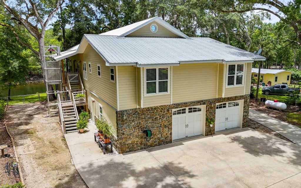 Photo of 498 SW Manatee Terrace, Fort White, FL 32038 (MLS # 127716)