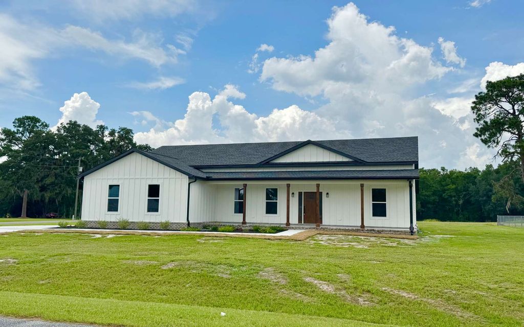 Photo of 152 SW Scott Pl, Lake City, FL 32024 (MLS # 127324)