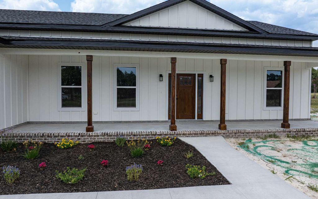 Photo of 152 SW Scott Pl, Lake City, FL 32024 (MLS # 127324)