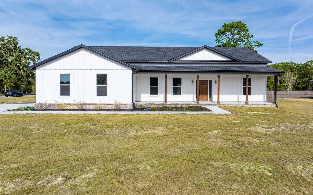 Photo of 151 SW Scott Pl, Lake City, FL 32024 (MLS # 127324)