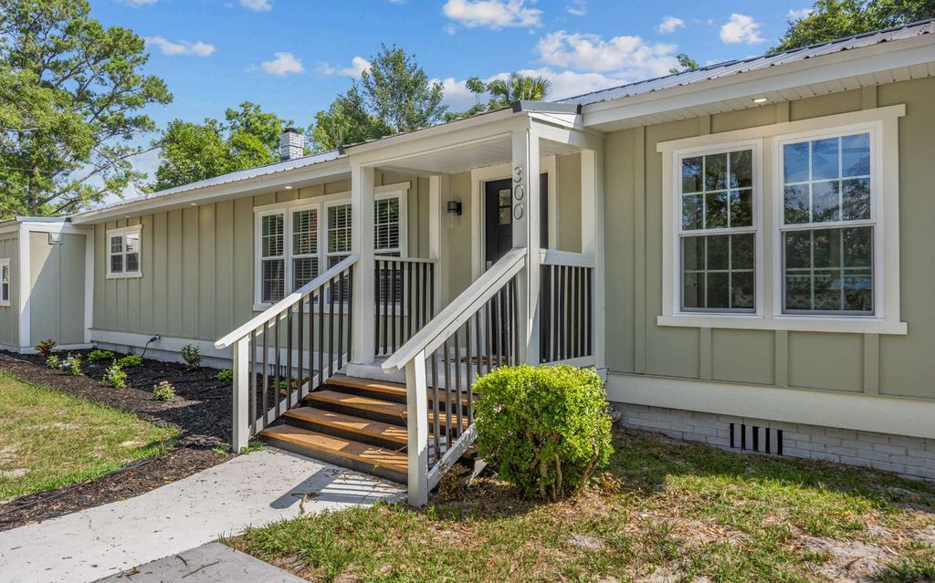 Photo of 300 SW Weaver Street, Live Oak, FL 32064 (MLS # 130253)