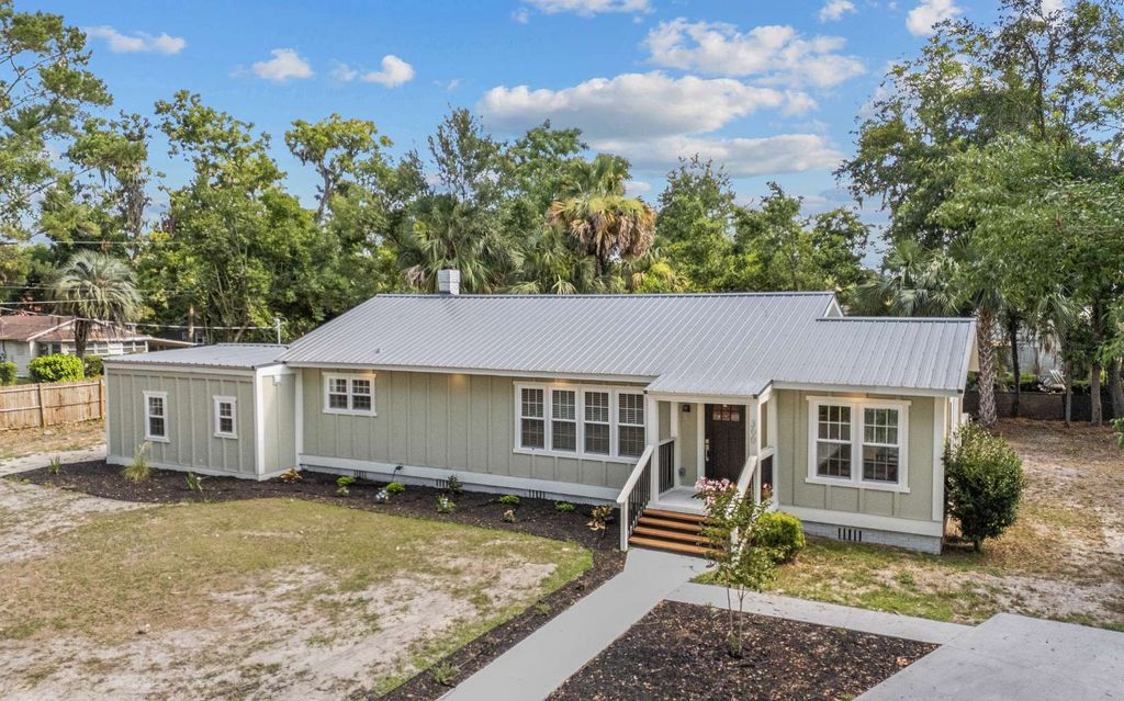 Photo of 300 SW Weaver Street, Live Oak, FL 32064 (MLS # 130253)