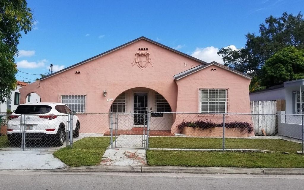 Photo of 915 SW 9th Ct, Other, FL 33130 (MLS # 129957)