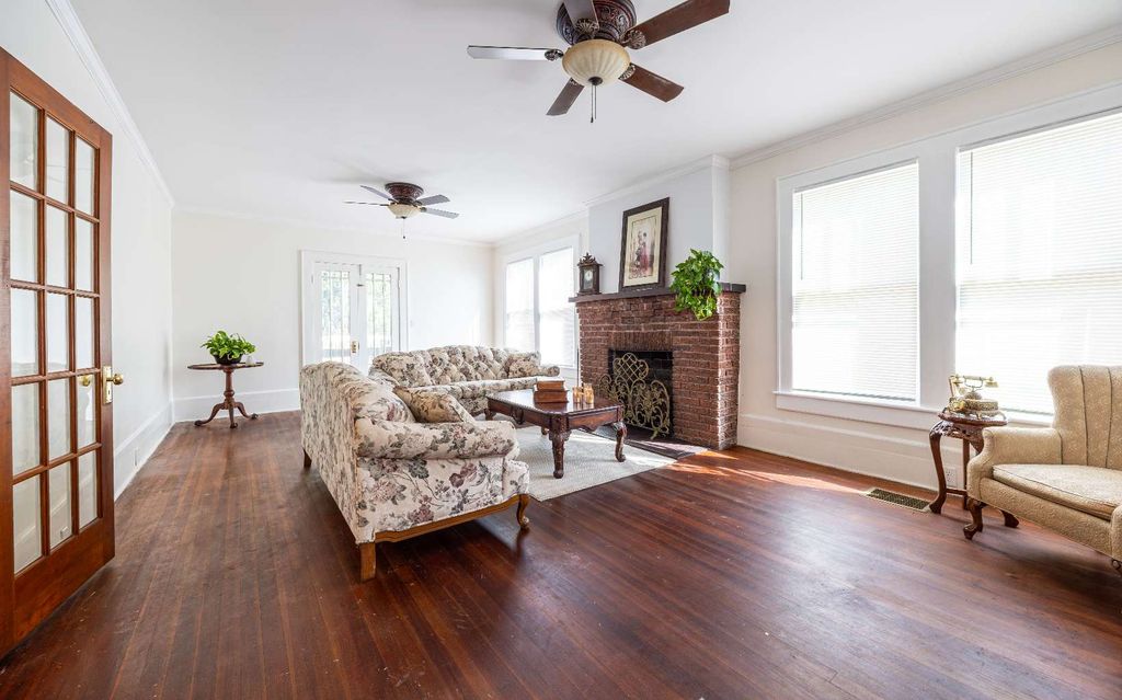 Photo of 203 Helvenston St SE St, Live Oak, FL 32064 (MLS # 129885)