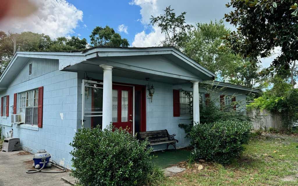 Photo of 1402 Longleaf Drive, Live Oak, FL 32064 (MLS # 132573)