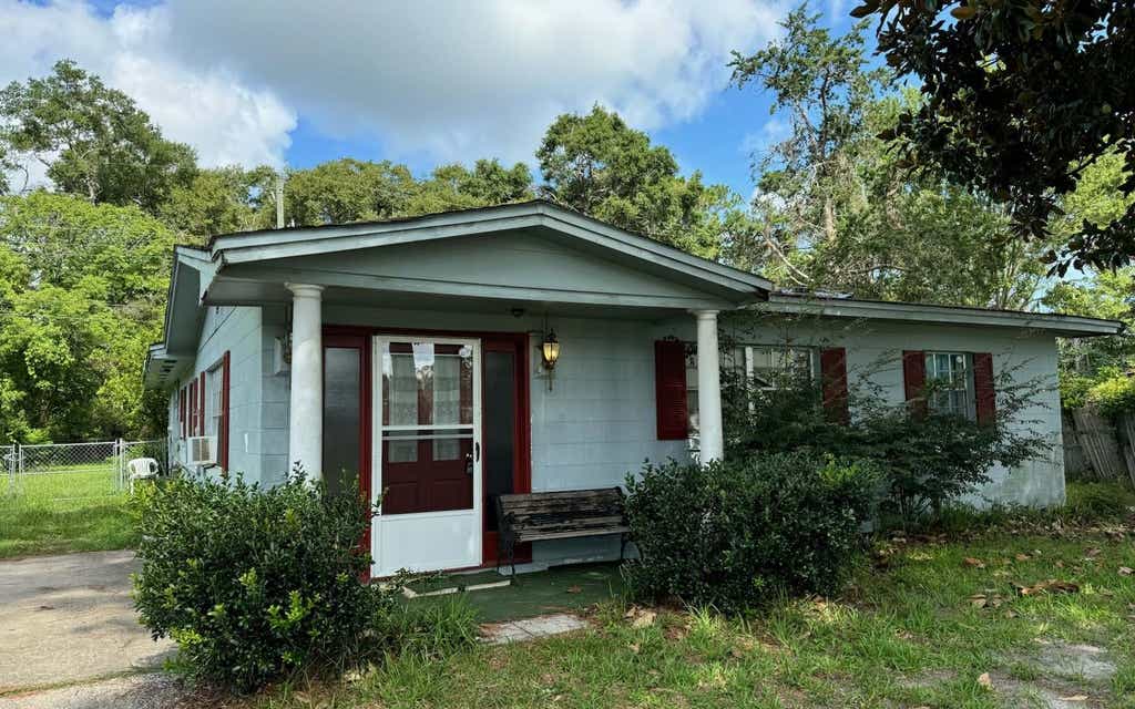 Photo of 1402 Longleaf Drive, Live Oak, FL 32064 (MLS # 132573)