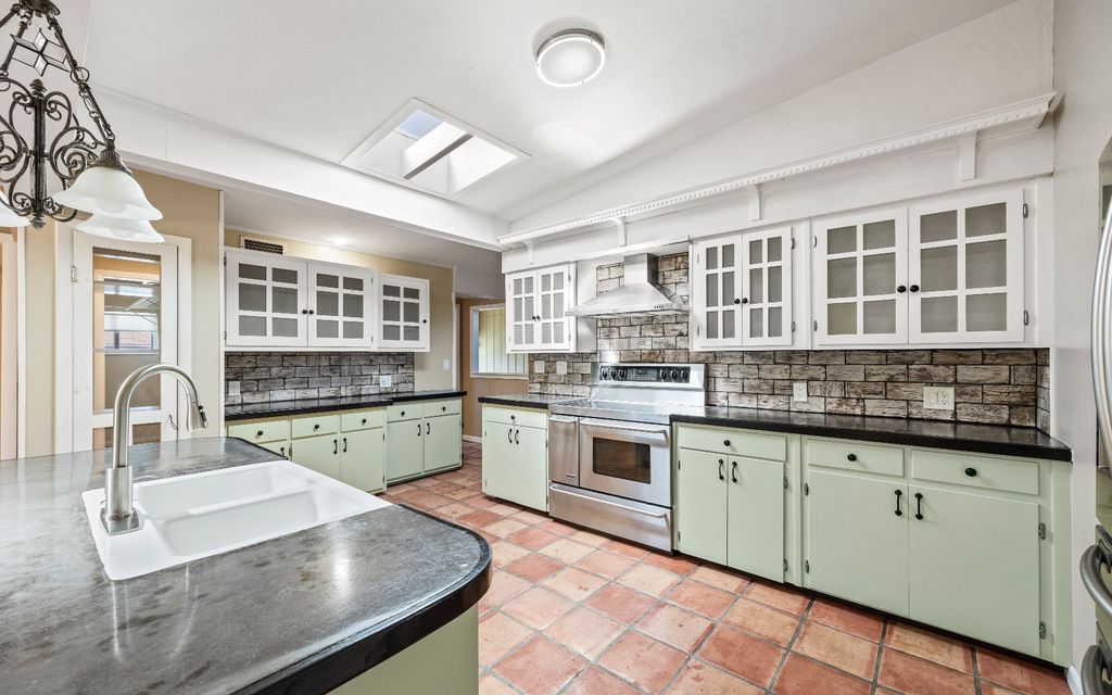 Photo of 706 SW Chapel Hill St, Lake City, FL 32025 (MLS # 128971)