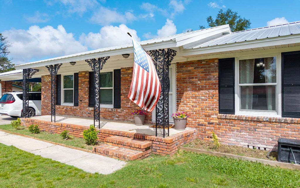 Photo of 569 SW Grandview Street, Lake City, FL 32025 (MLS # 133364)