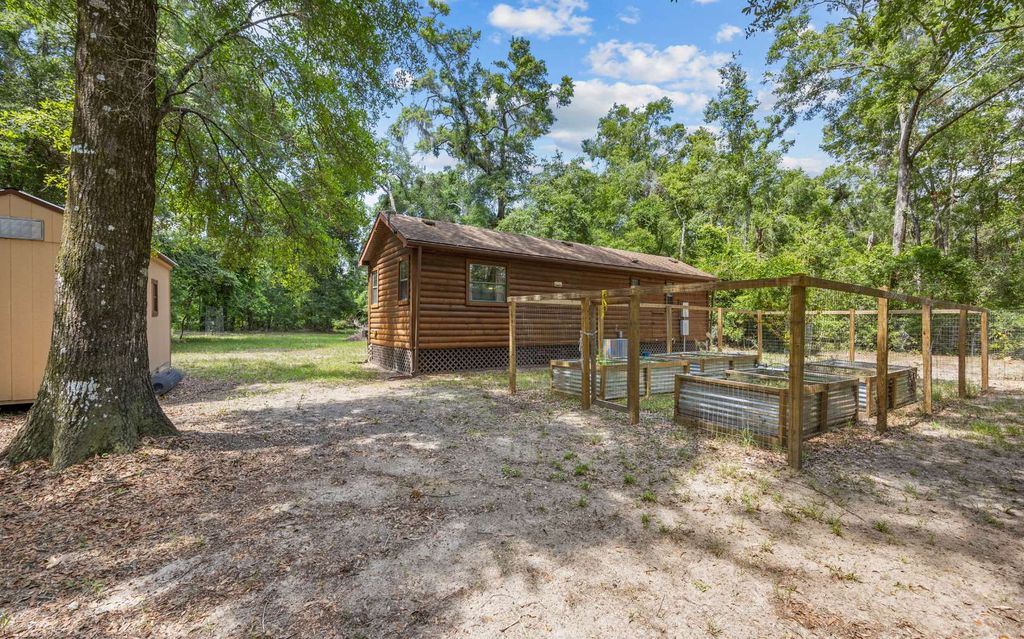 Photo of 215 SW Burgundy Ln, Fort White, FL 32038 (MLS # 127321)