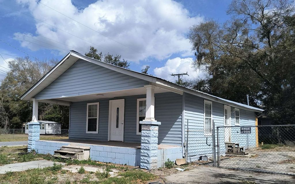 Photo of 211 NE Bradley Ter, Lake City, FL 32024 (MLS # 126495)