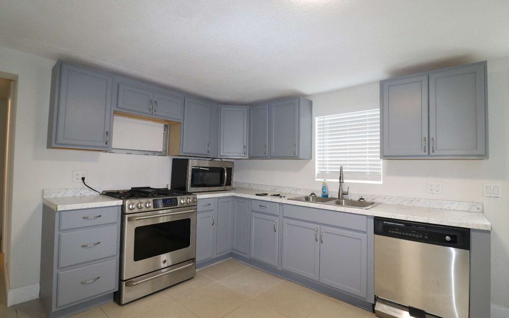 Photo of 211 NE Bradley Ter, Lake City, FL 32024 (MLS # 126495)