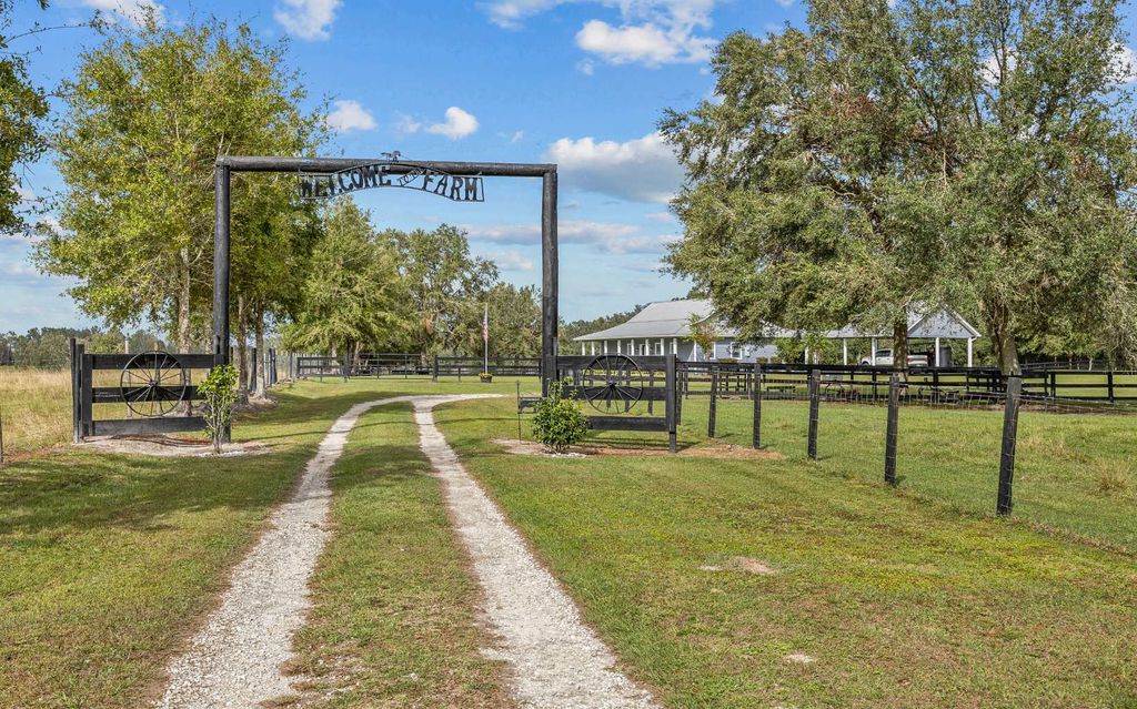 Photo of 11173 SW County Road 240, Lake City, FL 32024 (MLS # 125296)