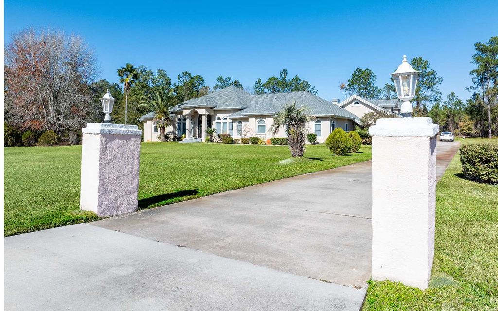 Photo of 421 NW Scenic Lake Dr, Lake City, FL 32055 (MLS # 129721)