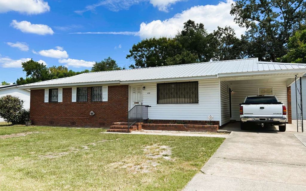 Photo of 439 SE Country Club Road, Lake City, FL 32025 (MLS # 128557)