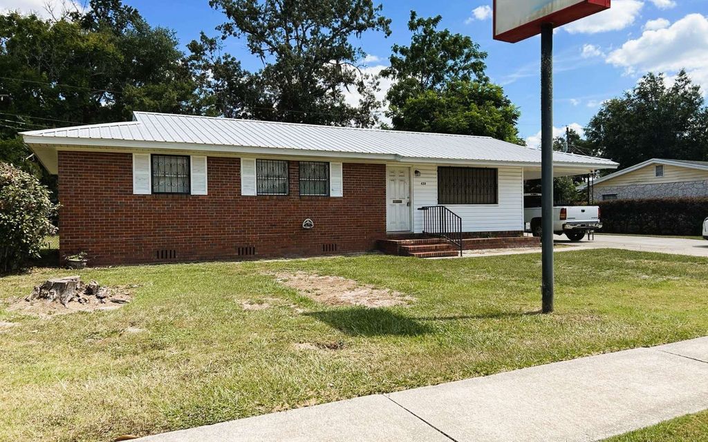 Photo of 439 SE Country Club Road, Lake City, FL 32025 (MLS # 128557)
