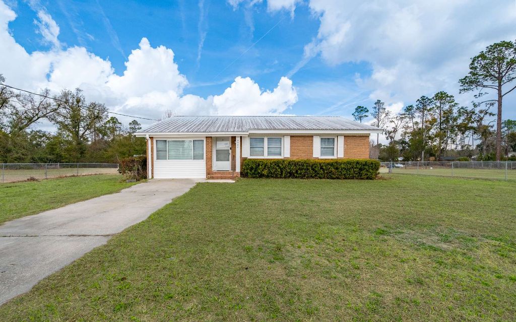 Photo of 1127 Fieldcrest Rd, Jasper, FL 32052 (MLS # 130364)