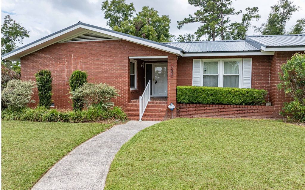 Photo of 319 SE Bunker Street, Madison, FL 32340 (MLS # 128510)