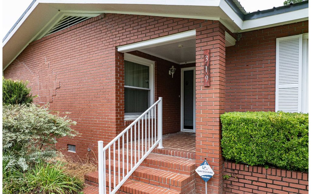 Photo of 319 SE Bunker Street, Madison, FL 32340 (MLS # 128510)