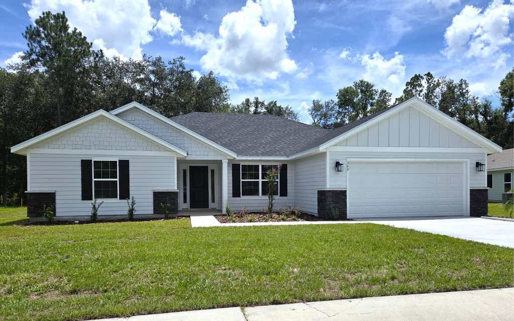 Photo of 569 SW Bellflower Dr, Lake City, FL 32024 (MLS # 130248)