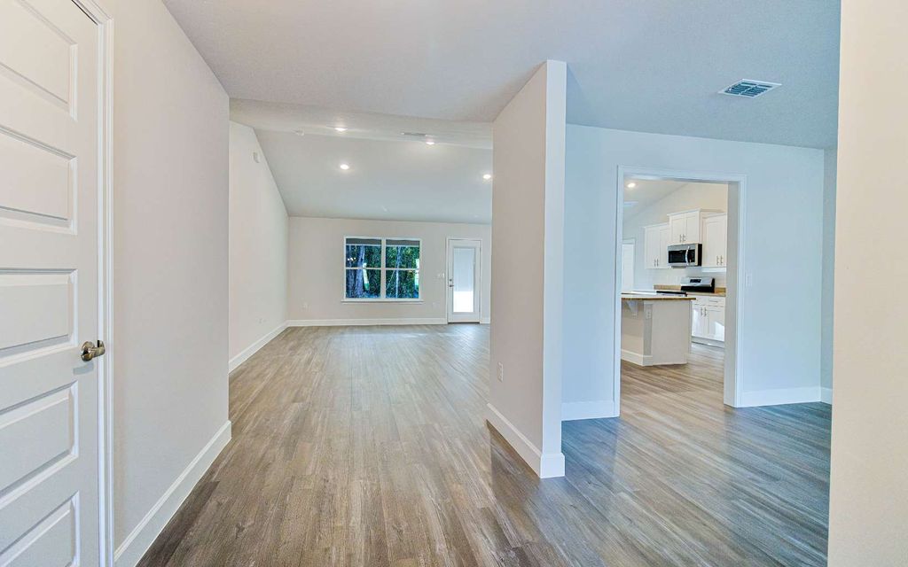 Photo of 569 SW Bellflower Dr, Lake City, FL 32024 (MLS # 130248)
