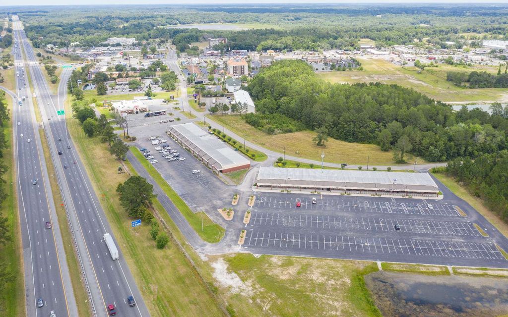 Photo of 484 SW Commerce Dr, B2 #115 Dr, Lake City, FL 32025 (MLS # 129788)