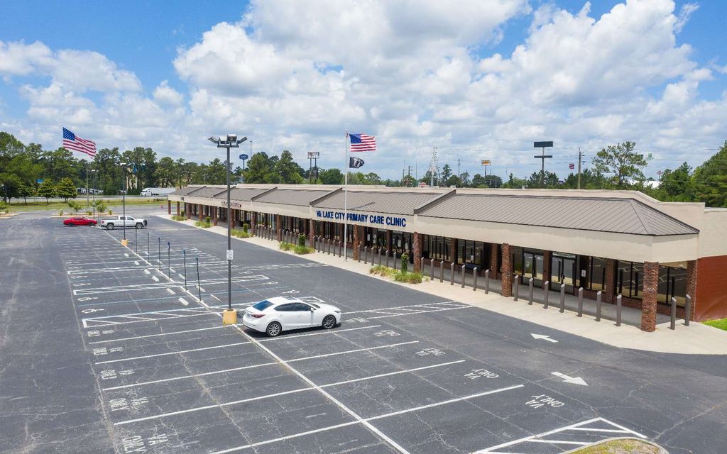 Photo of 484 SW Commerce Dr, B2 #115 Dr, Lake City, FL 32025 (MLS # 129788)