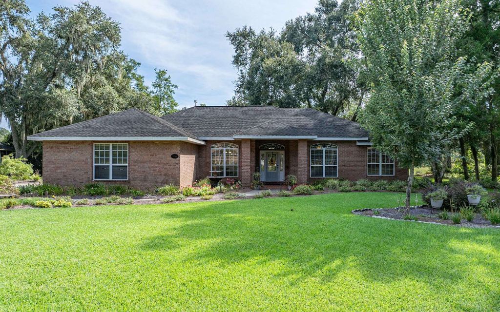 Photo of 1146 NW Frontier Dr, Lake City, FL 32055 (MLS # 128458)