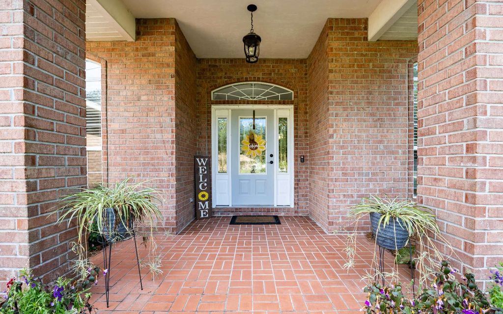 Photo of 1146 NW Frontier Dr, Lake City, FL 32055 (MLS # 128458)