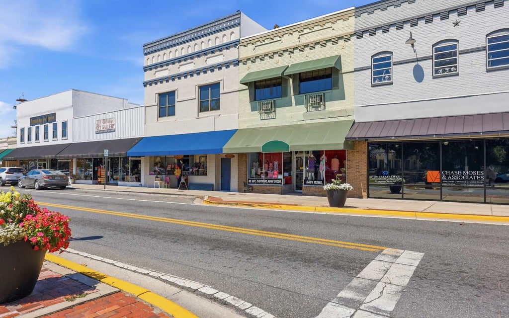 Photo of 178 N Marion Avenue, Lake City, FL 32055 (MLS # 131500)