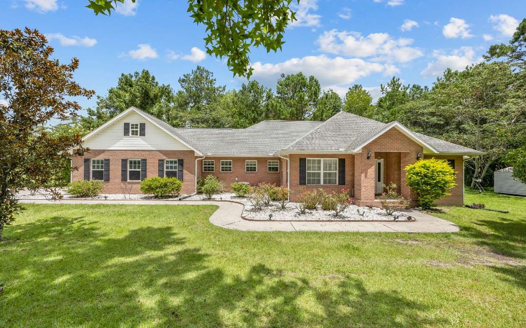 Photo of 403 SW Cherrywood Way, Lake City, FL 32025 (MLS # 127891)