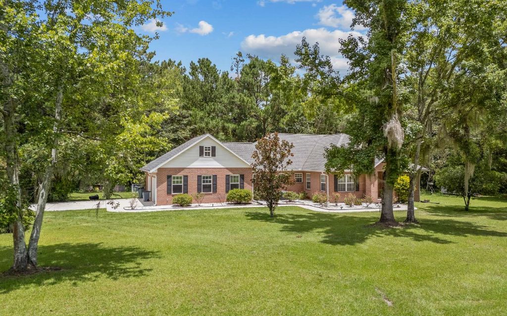 Photo of 403 SW Cherrywood Way, Lake City, FL 32025 (MLS # 127891)