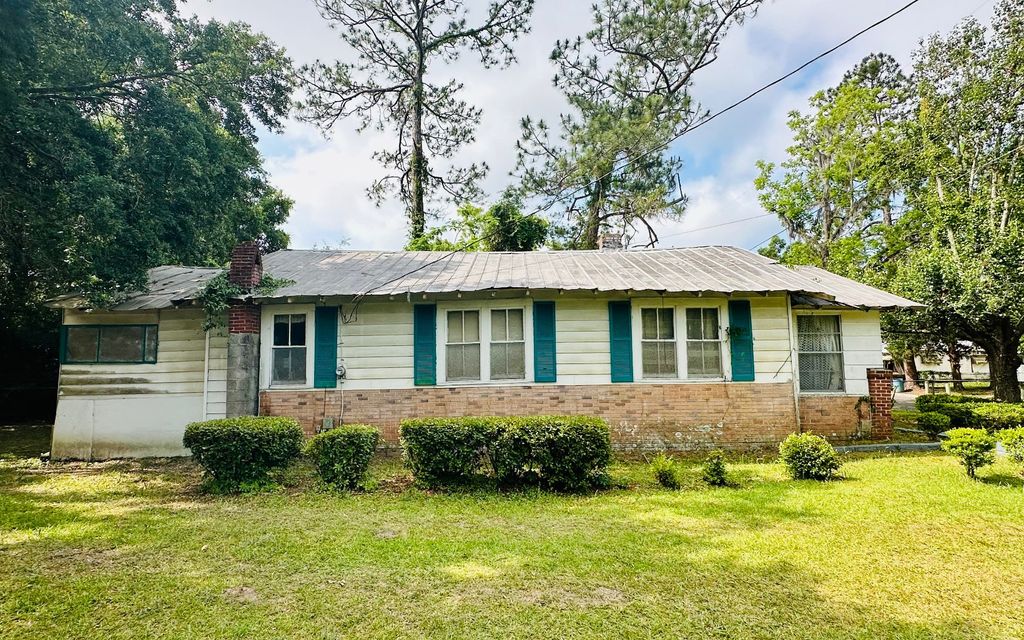 Photo of 225 SW Lee Ave, Madison, FL 32340 (MLS # 123263)