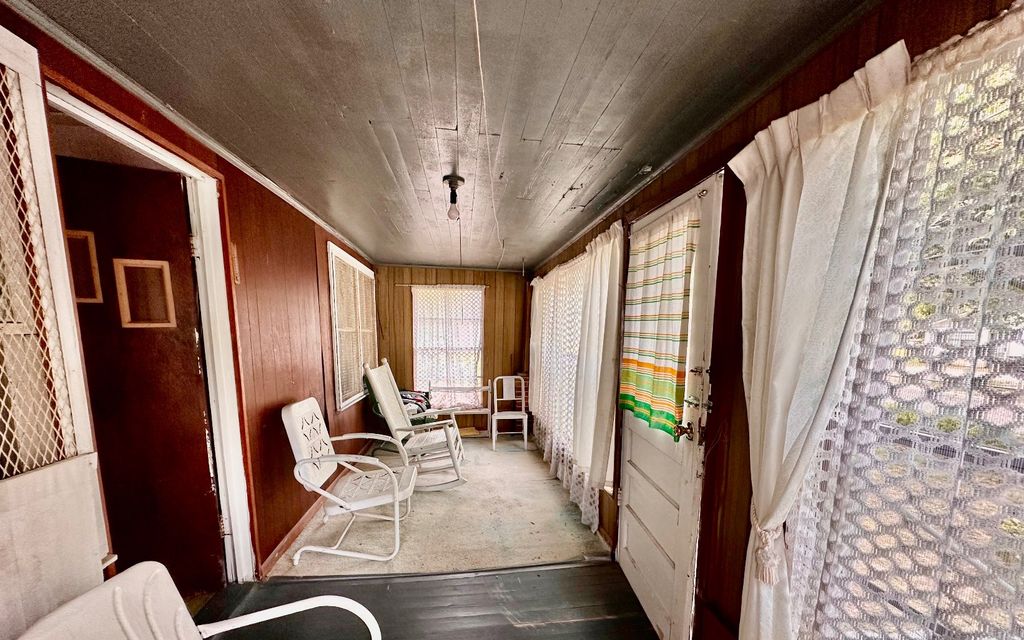 Photo of 225 SW Lee Ave, Madison, FL 32340 (MLS # 123263)
