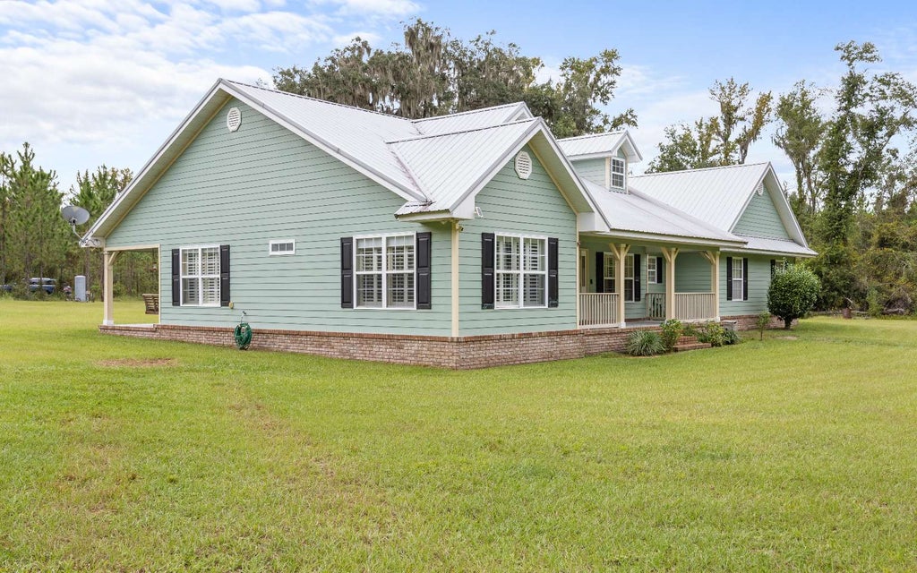 Photo of 5001 89th Pass, Live Oak, FL 32060 (MLS # 133528)