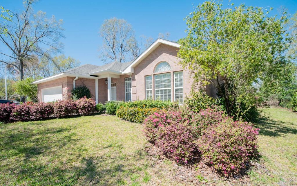 Photo of 23333 Meadow View Dr, Dowling Park, FL 32064 (MLS # 126550)