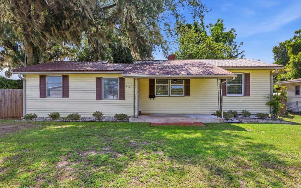 Photo of 317 SE McCray Ave, Lake City, FL 32025 (MLS # 132376)