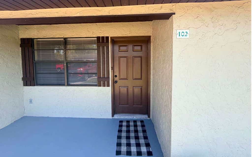 Photo of 335 NW Lake City Ave #102, Lake City, FL 32055 (MLS # 132631)